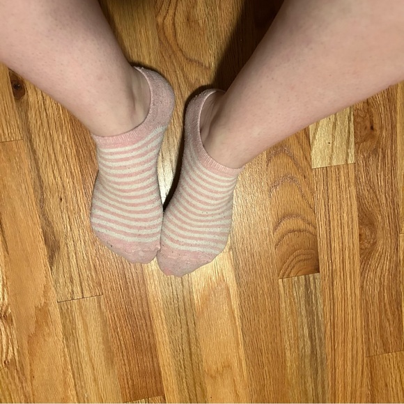 Women’s used athletic socks - Picture 6 of 6